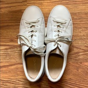 White vionic sneakers size 9